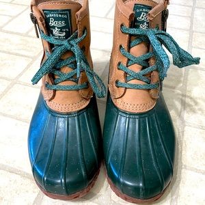 Size 8 women’s Bass duck boots